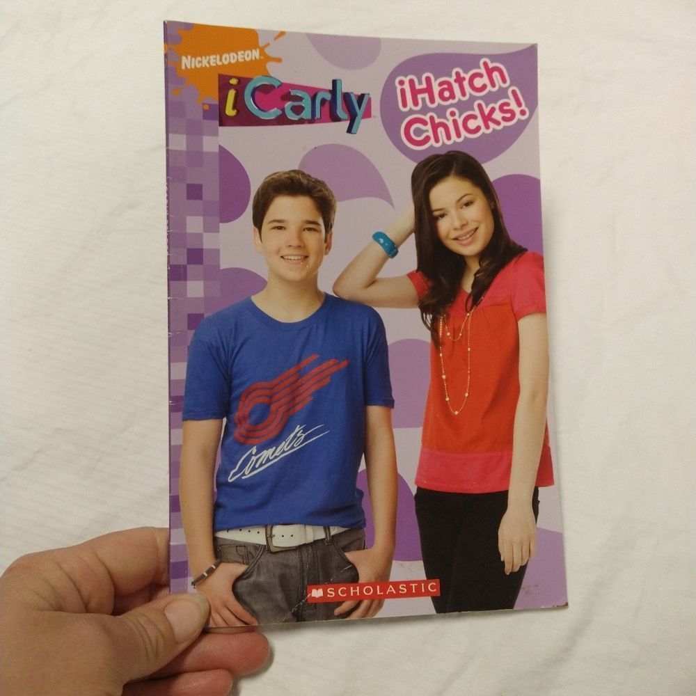 🎉FREE FREE FREE🎉 iCarly book